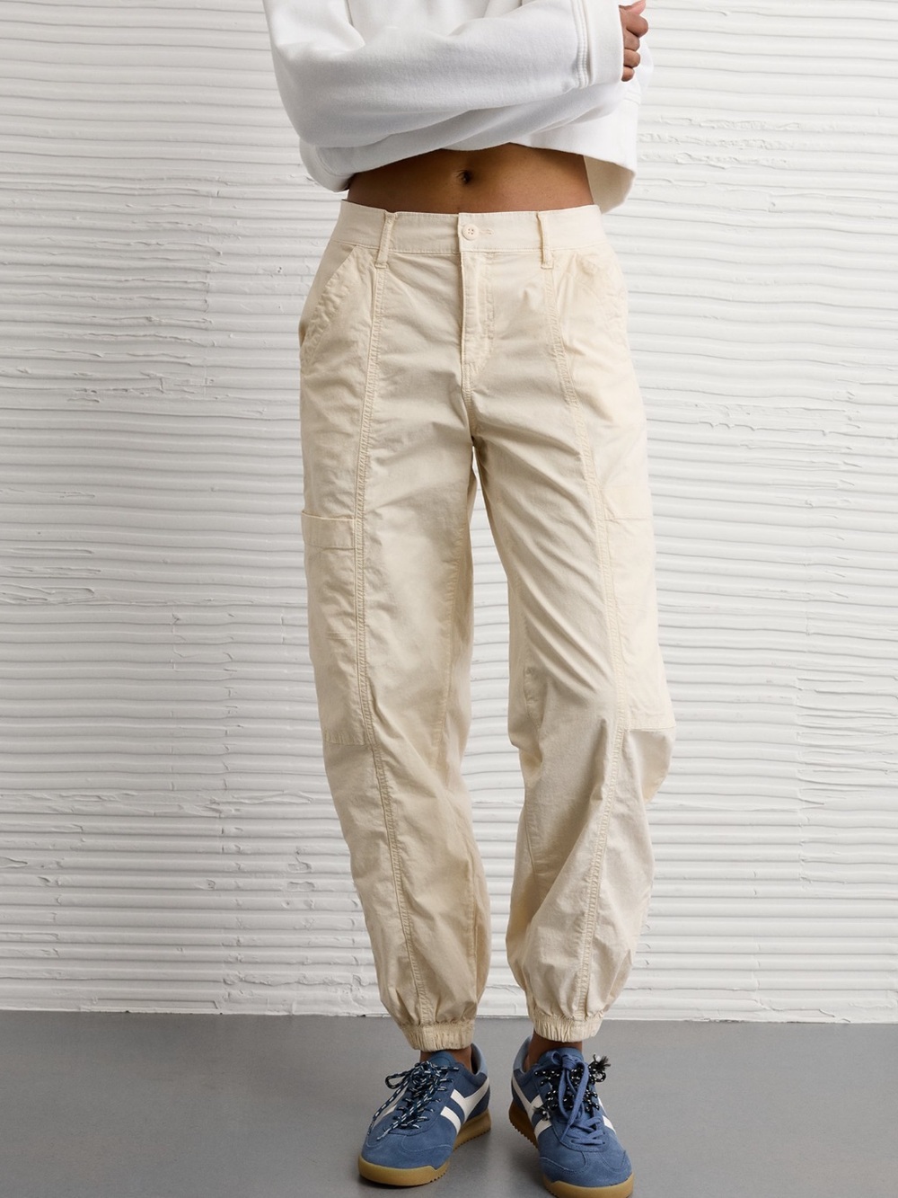 American Eagle AE Snappy Stretch High-Waisted Baggy Cargo white